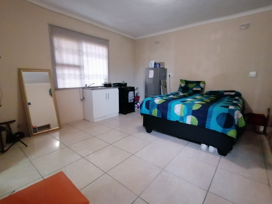 6 Bedroom Property for Sale in Heather Park Western Cape